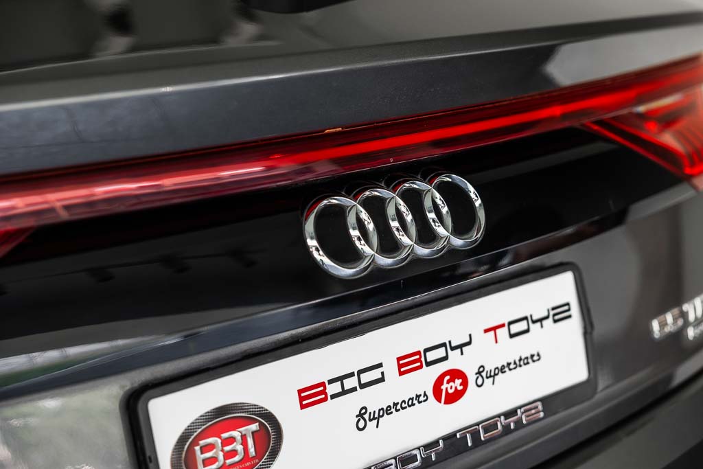 Audi Q8 55 TFSI Celebration