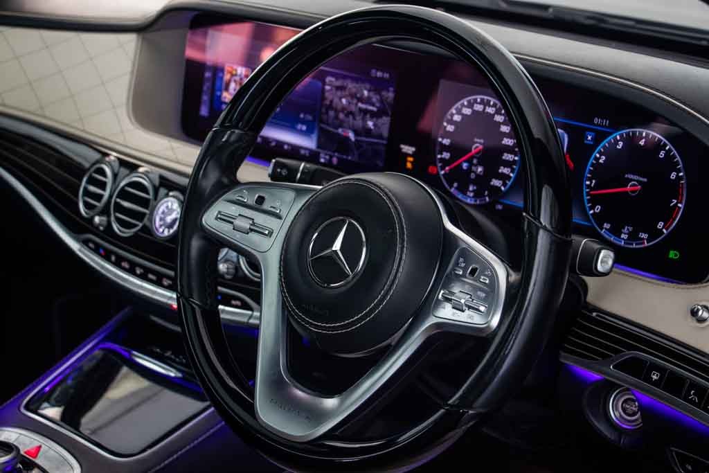 Mercedes Maybach S560