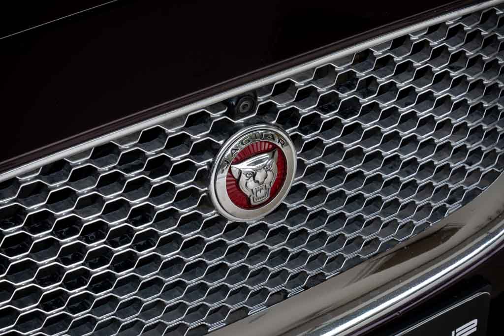 Jaguar XJL Portfolio