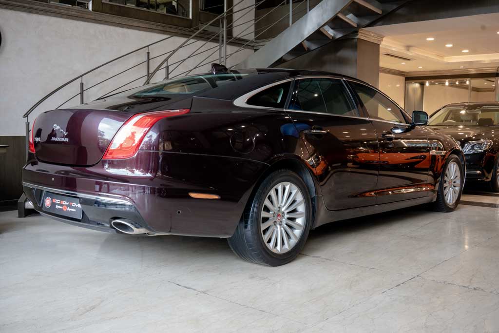 Jaguar XJL Portfolio