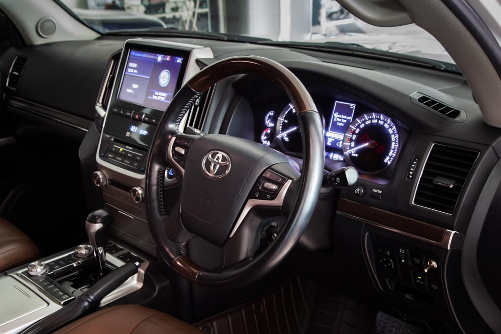 Toyota Land Cruiser LC200