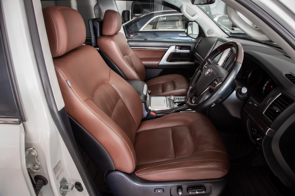 Toyota Land Cruiser LC200