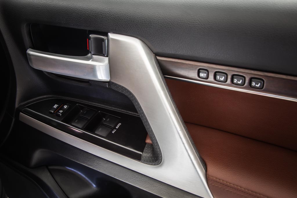 Toyota Land Cruiser LC200