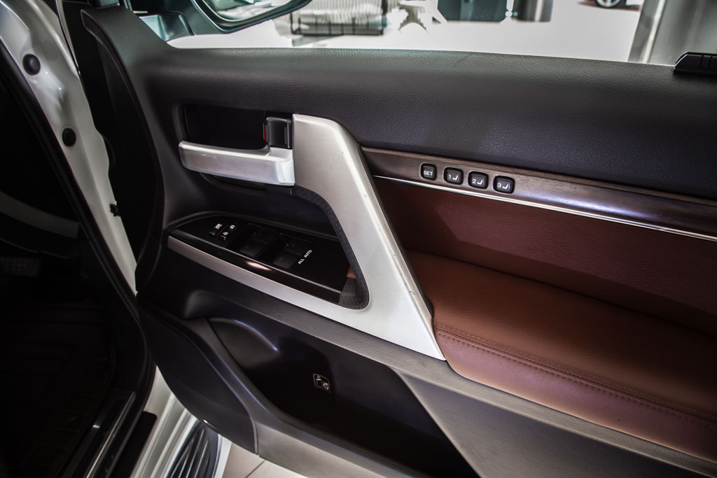 Toyota Land Cruiser LC200