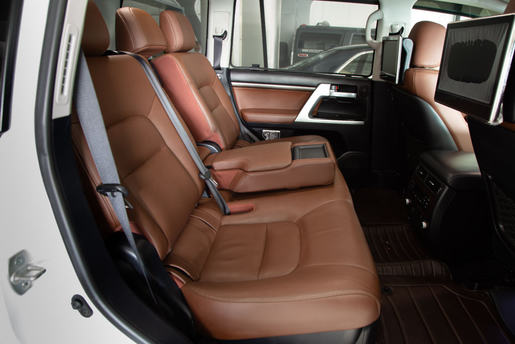 Toyota Land Cruiser LC200