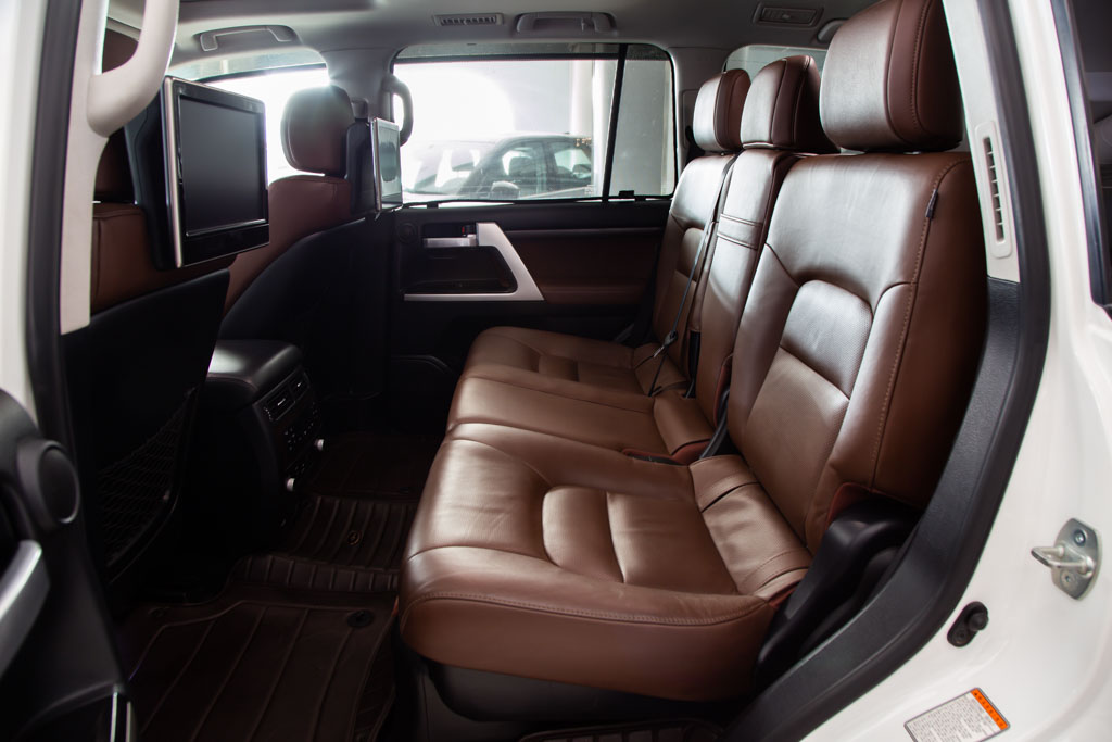 Toyota Land Cruiser LC200