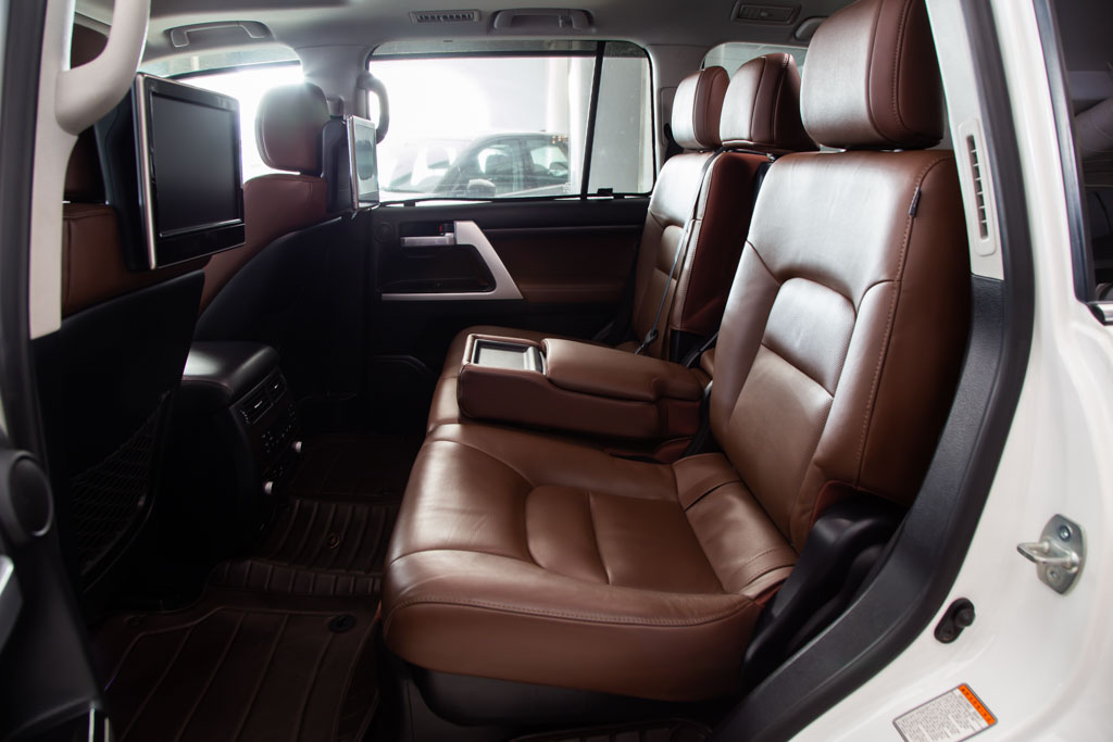 Toyota Land Cruiser LC200