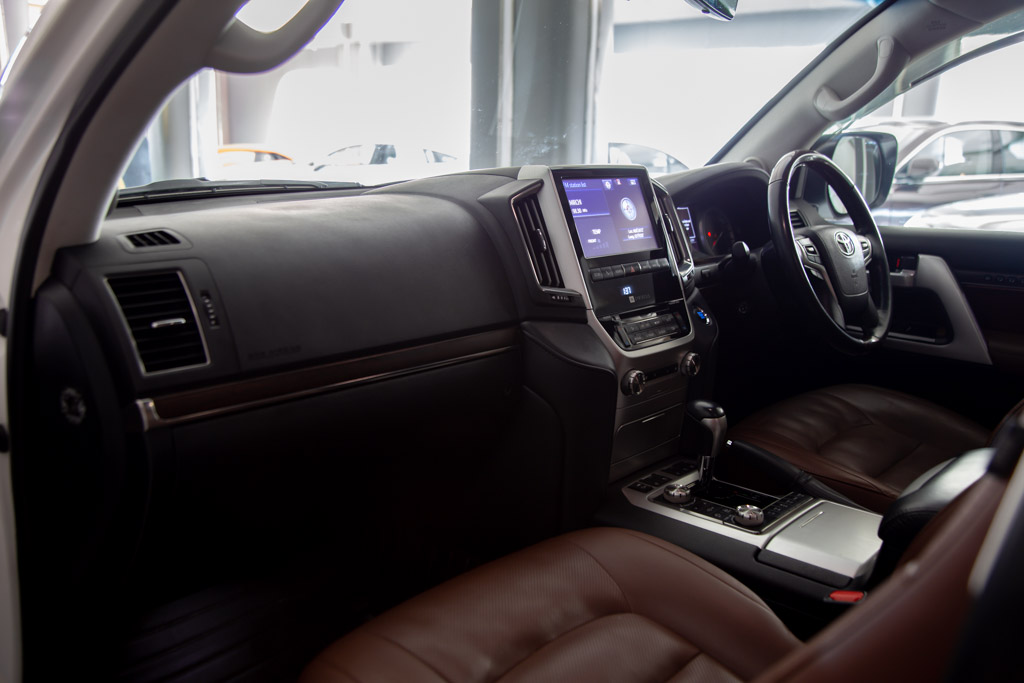 Toyota Land Cruiser LC200