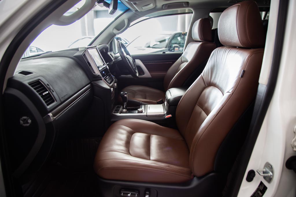 Toyota Land Cruiser LC200