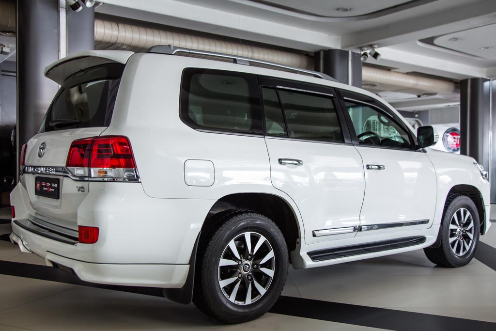 Toyota Land Cruiser LC200