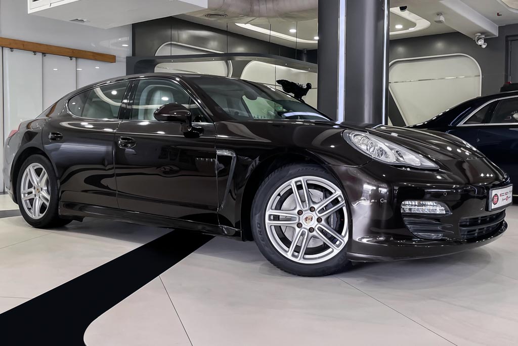 PORSCHE PANAMERA