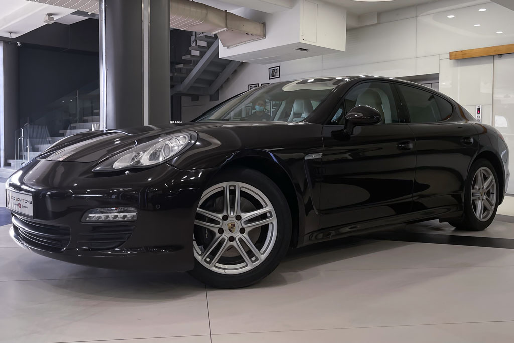 PORSCHE PANAMERA