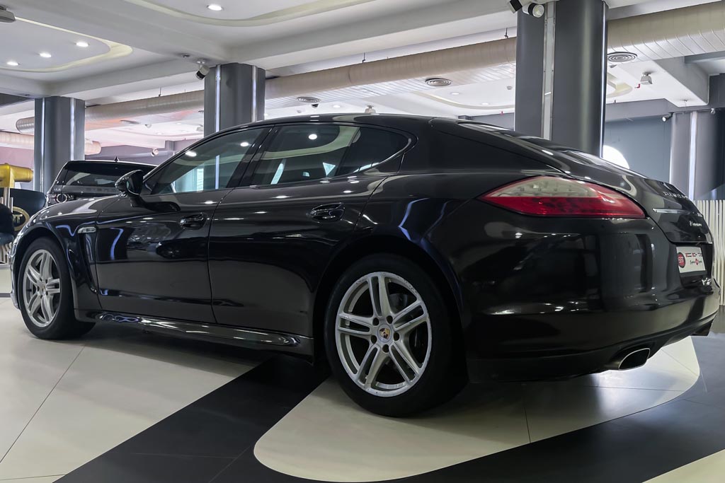 PORSCHE PANAMERA