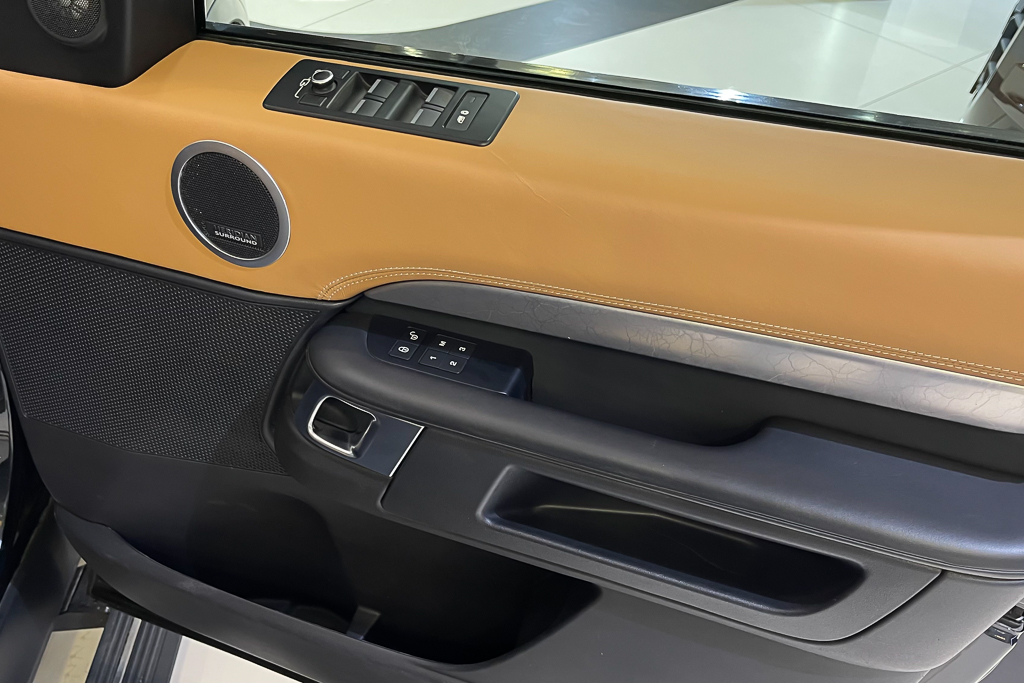 Land Rover Discovery First Edition