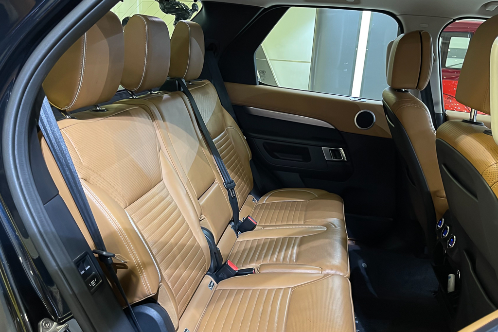 Land Rover Discovery First Edition