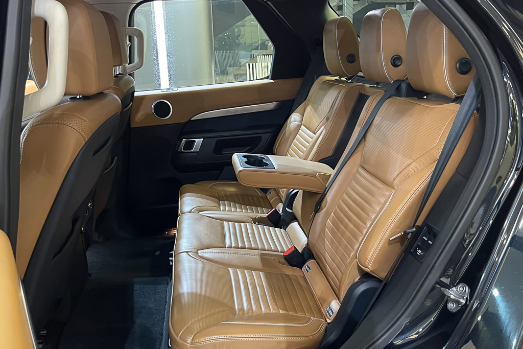 Land Rover Discovery First Edition