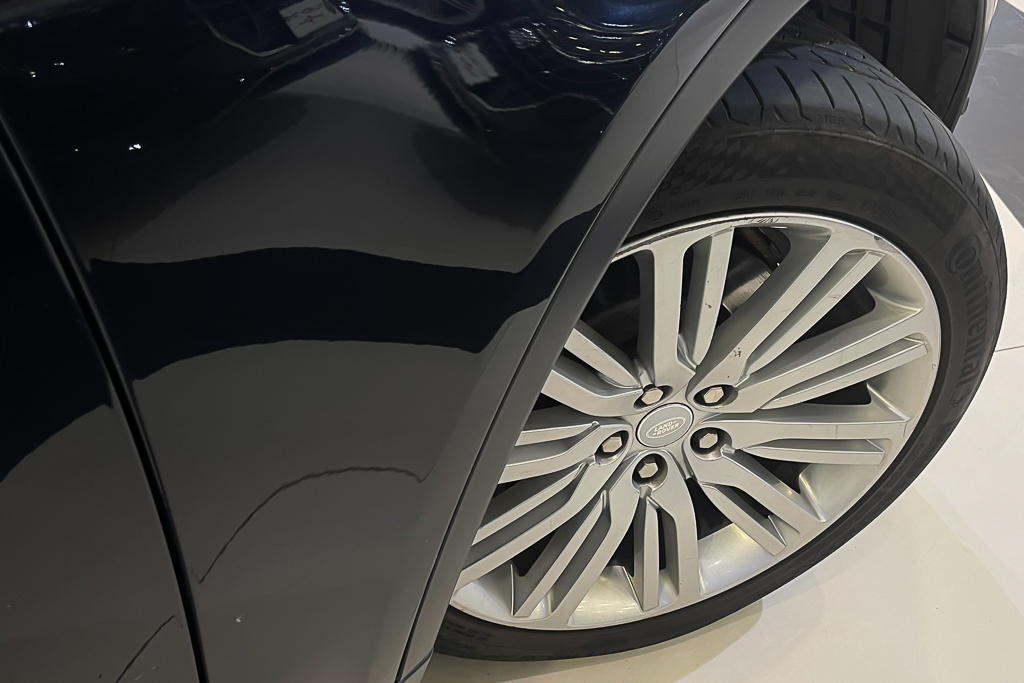 Land Rover Discovery First Edition