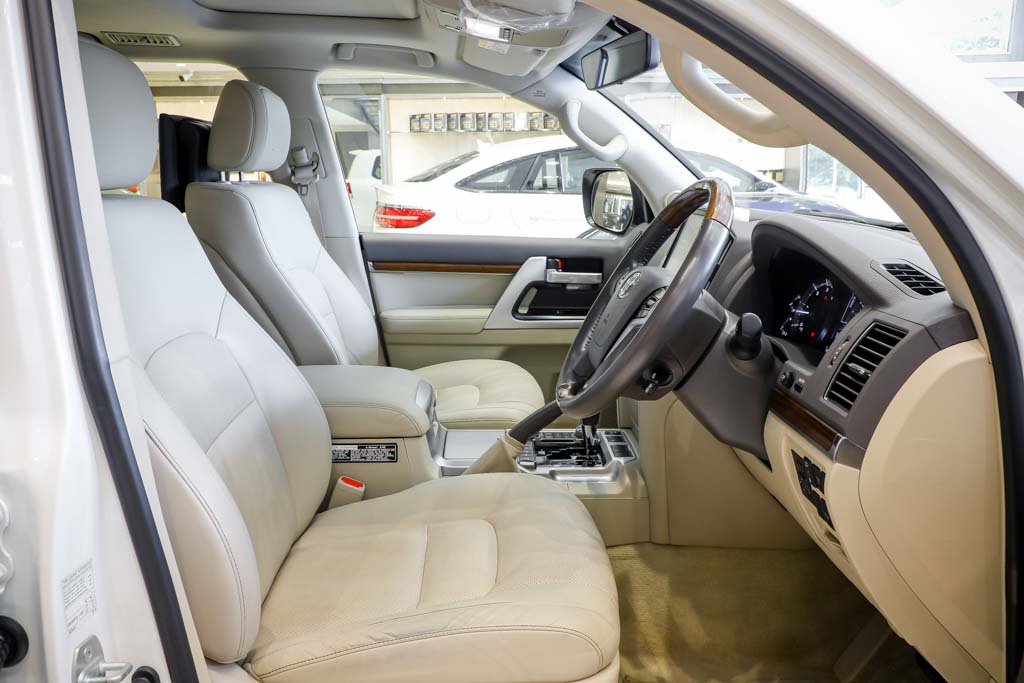 TOYOTA LAND CRUISER LC200 VX