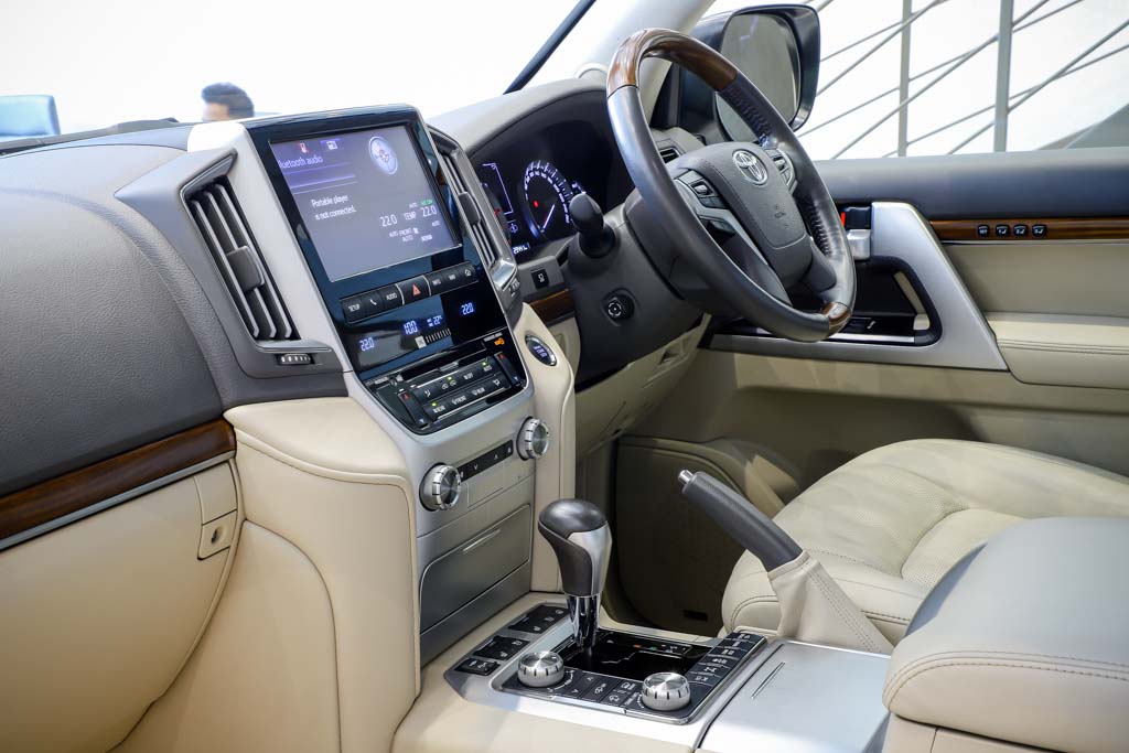 TOYOTA LAND CRUISER LC200 VX