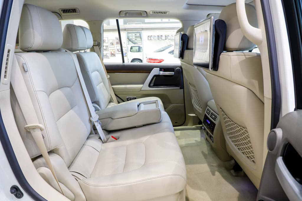 TOYOTA LAND CRUISER LC200 VX