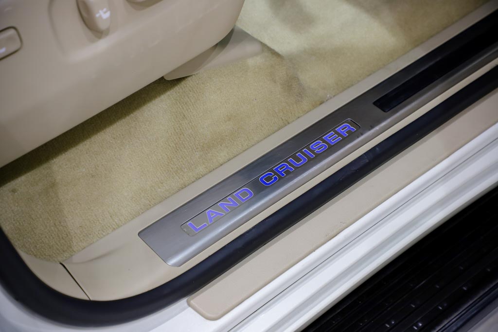 TOYOTA LAND CRUISER LC200 VX