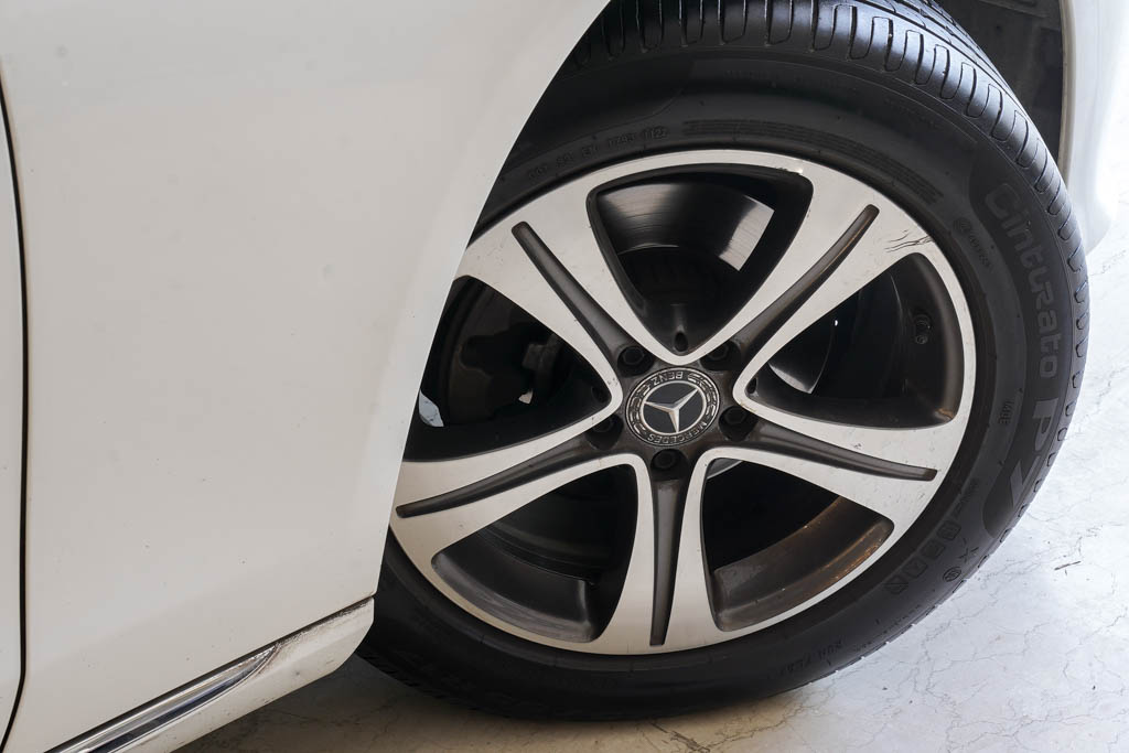 MERCEDES BENZ E220D Exclusive 