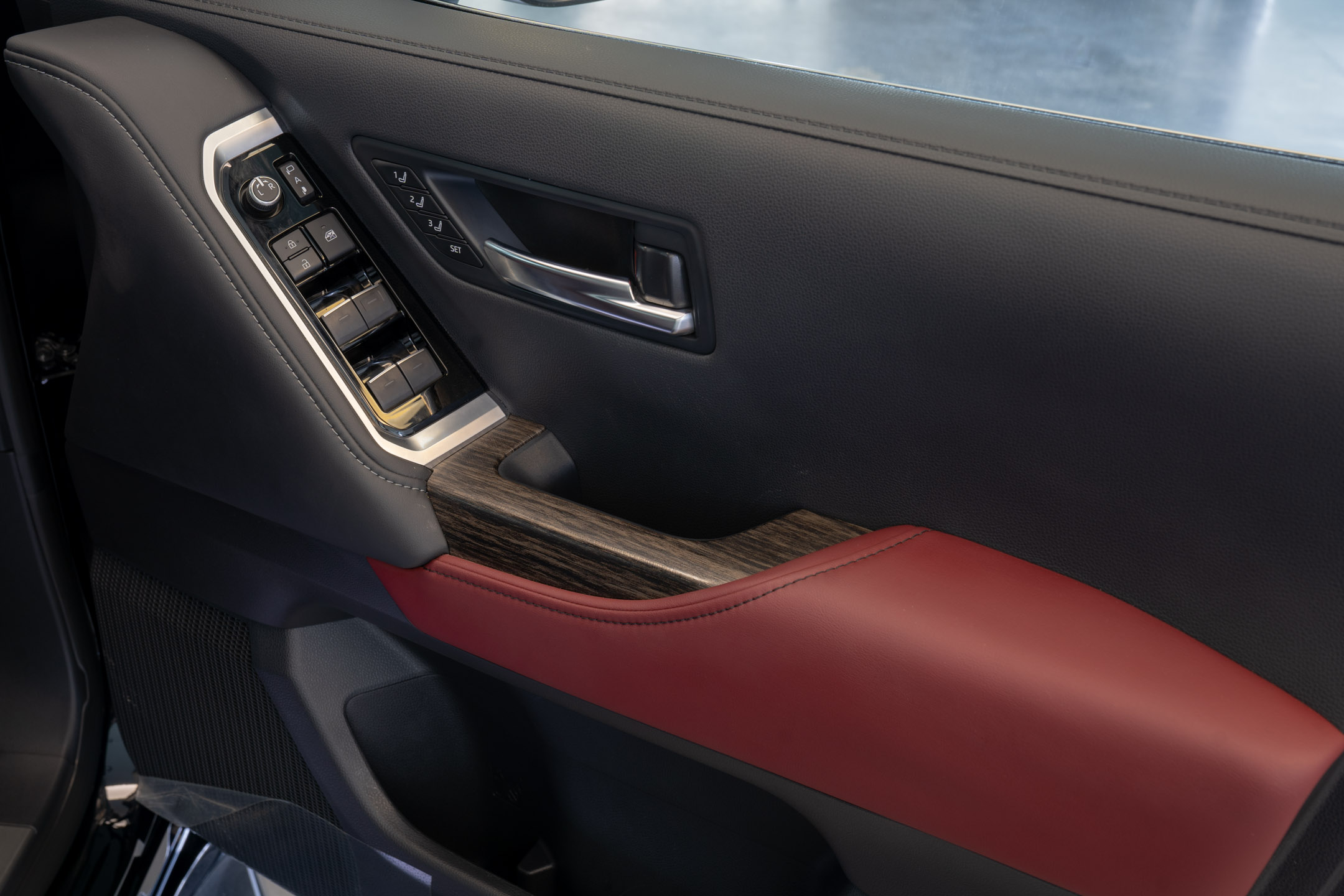 TOYOTA Land Cruiser LC 300 ZX