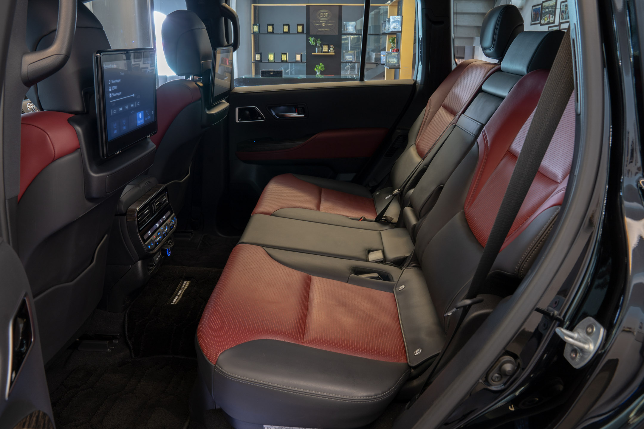 TOYOTA Land Cruiser LC 300 ZX