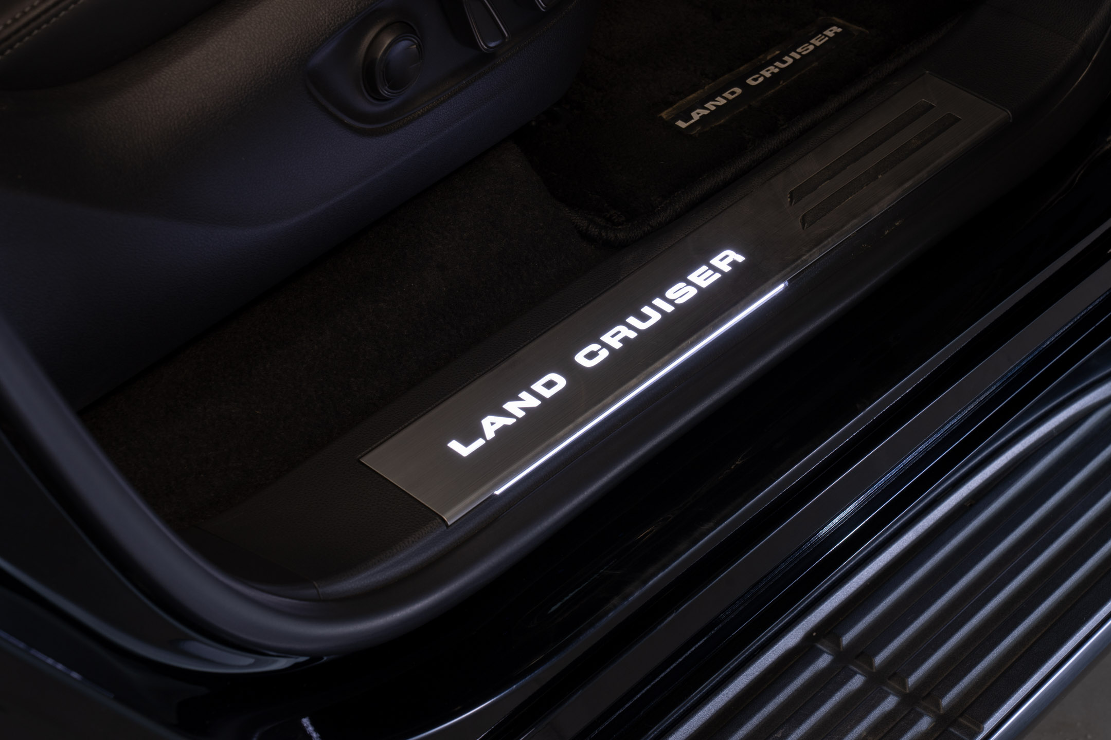 TOYOTA Land Cruiser LC 300 ZX