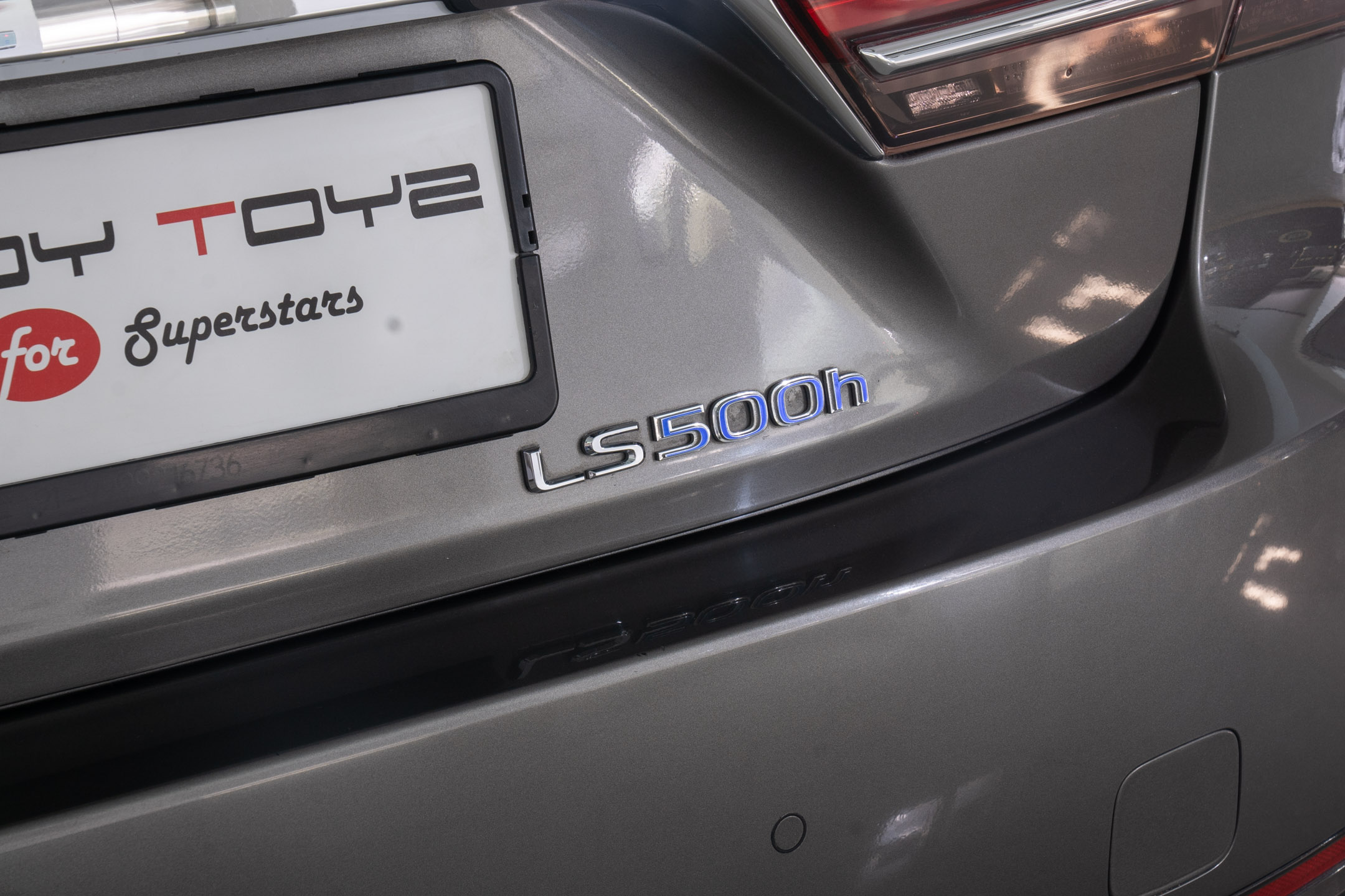 LEXUS LS500H Ultra Luxury