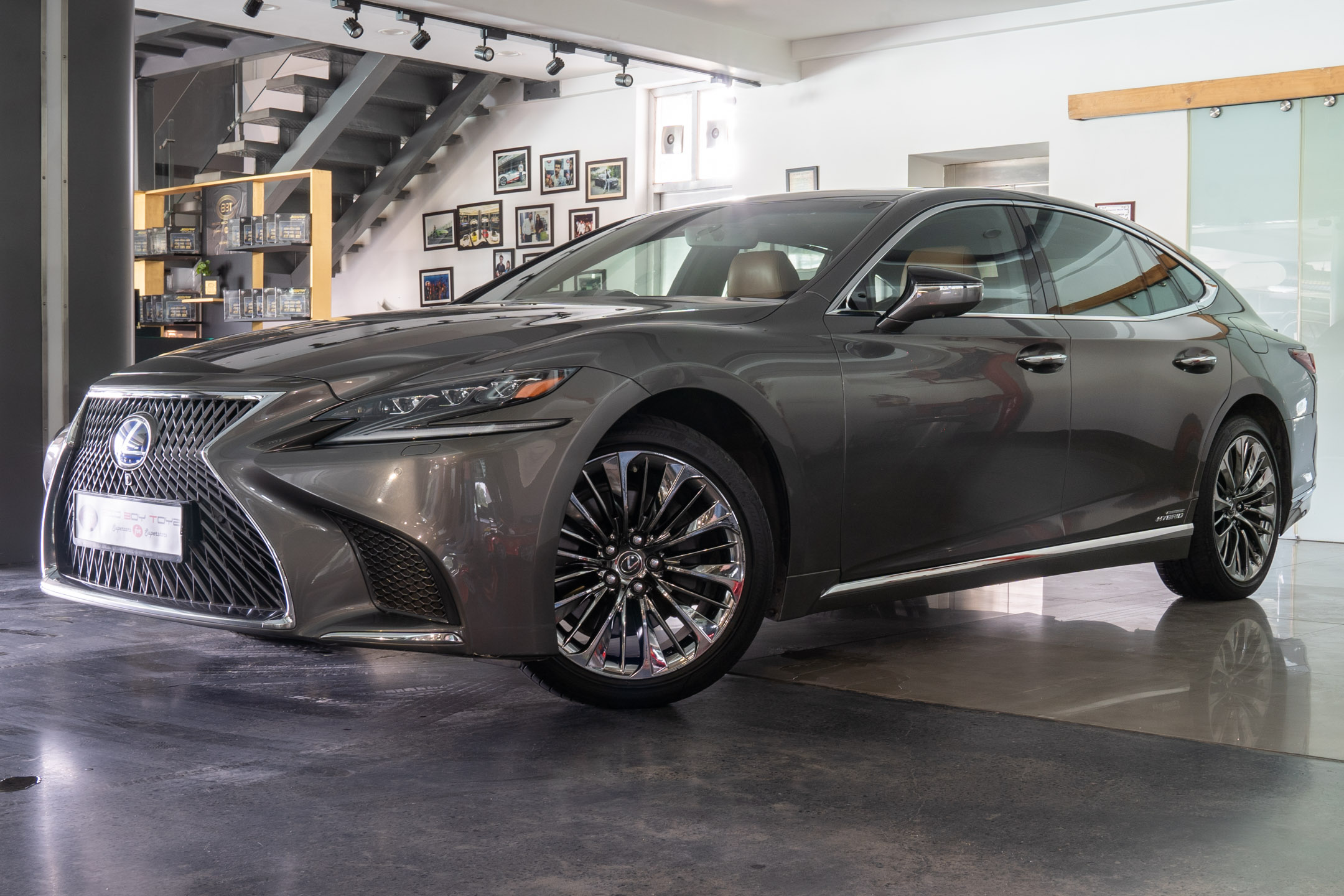 LEXUS LS500H Ultra Luxury