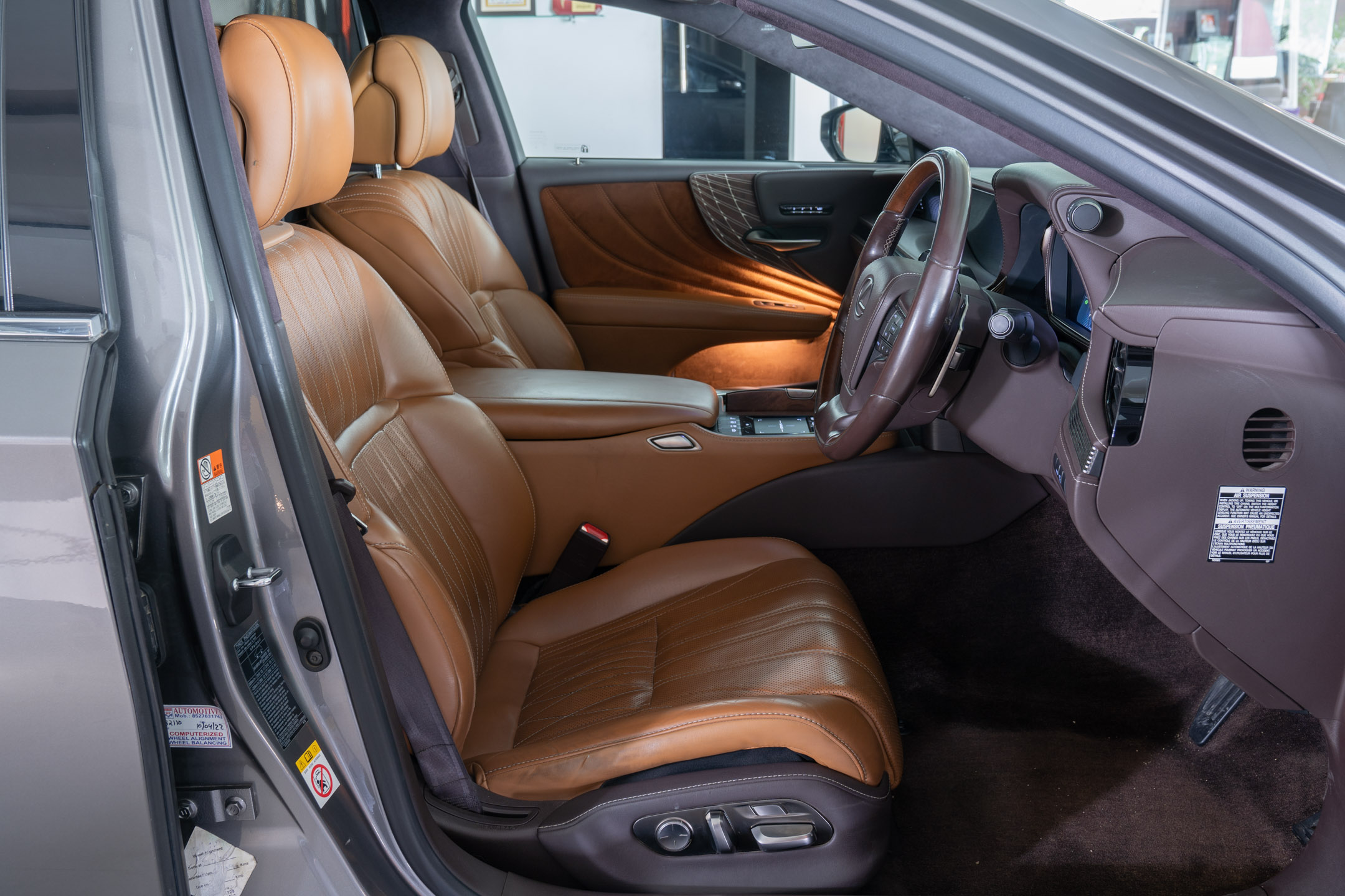 LEXUS LS500H Ultra Luxury