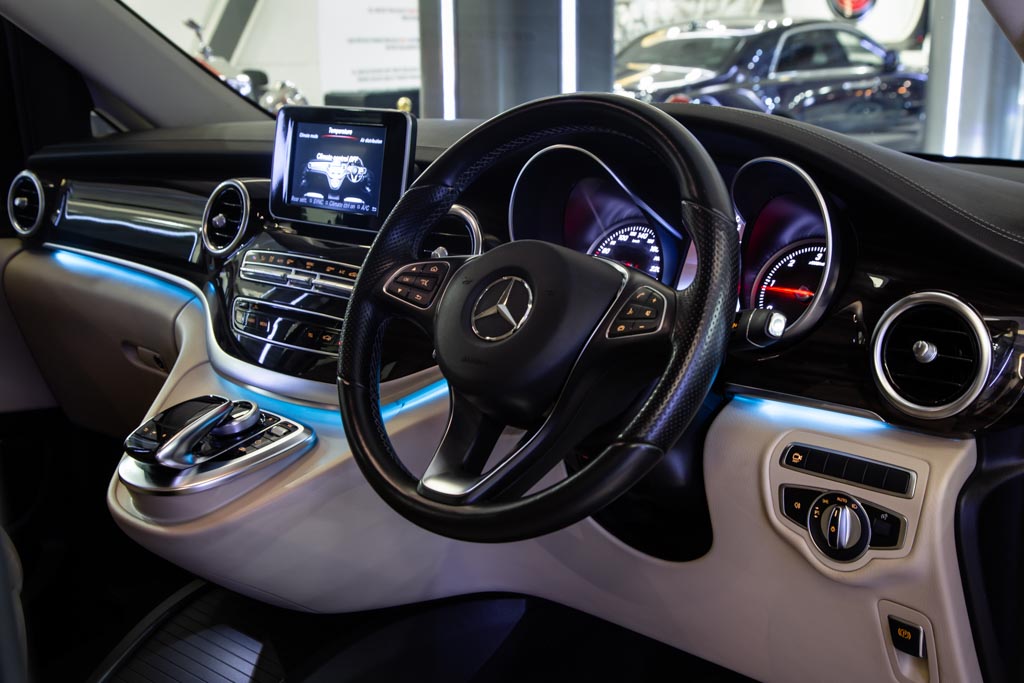 MERCEDES-BENZ V220D LWB EXCLUSIVE