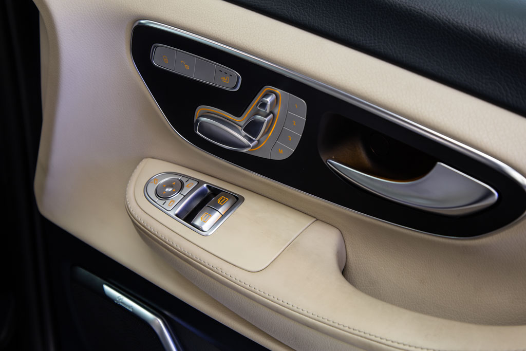 MERCEDES-BENZ V220D LWB EXCLUSIVE