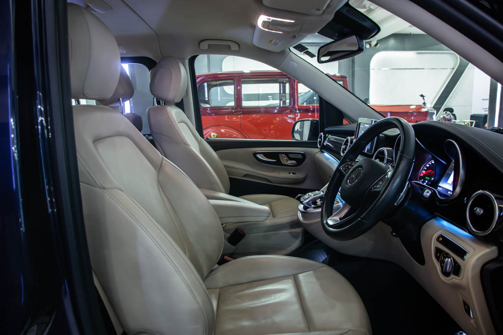 MERCEDES-BENZ V220D LWB EXCLUSIVE