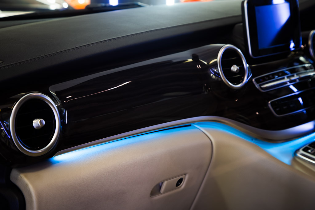 MERCEDES-BENZ V220D LWB EXCLUSIVE