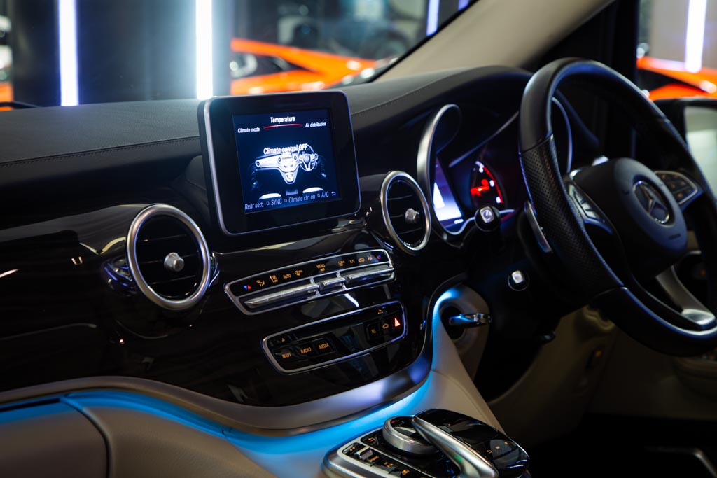 MERCEDES-BENZ V220D LWB EXCLUSIVE