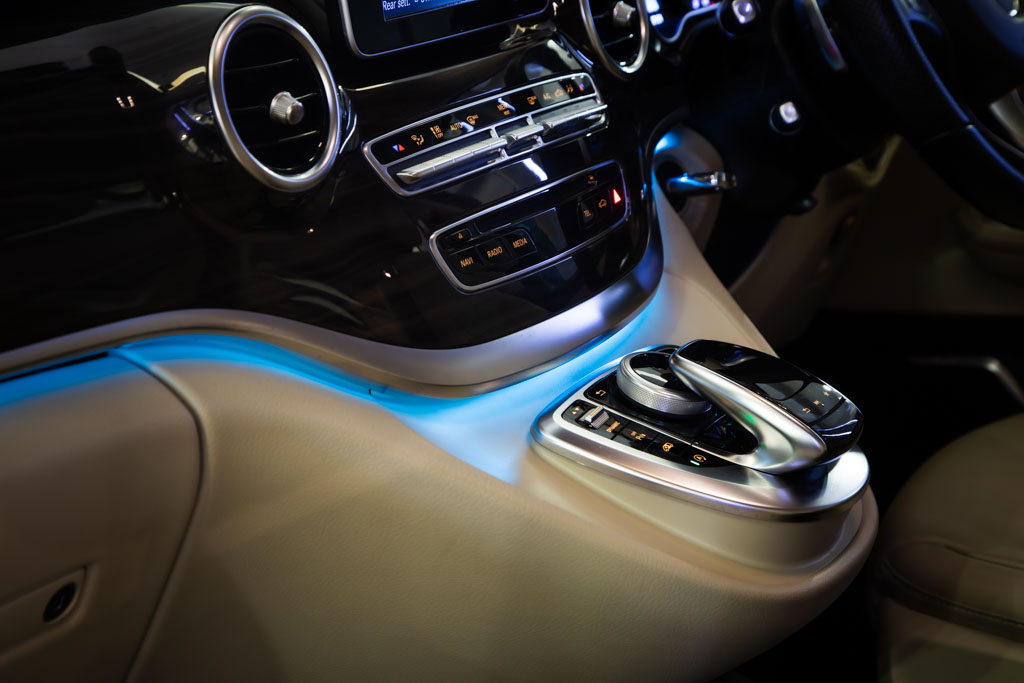 MERCEDES-BENZ V220D LWB EXCLUSIVE