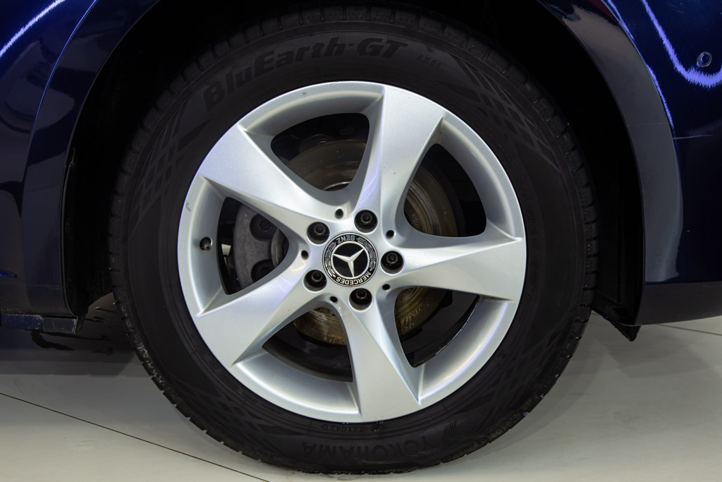 MERCEDES-BENZ V220D LWB EXCLUSIVE