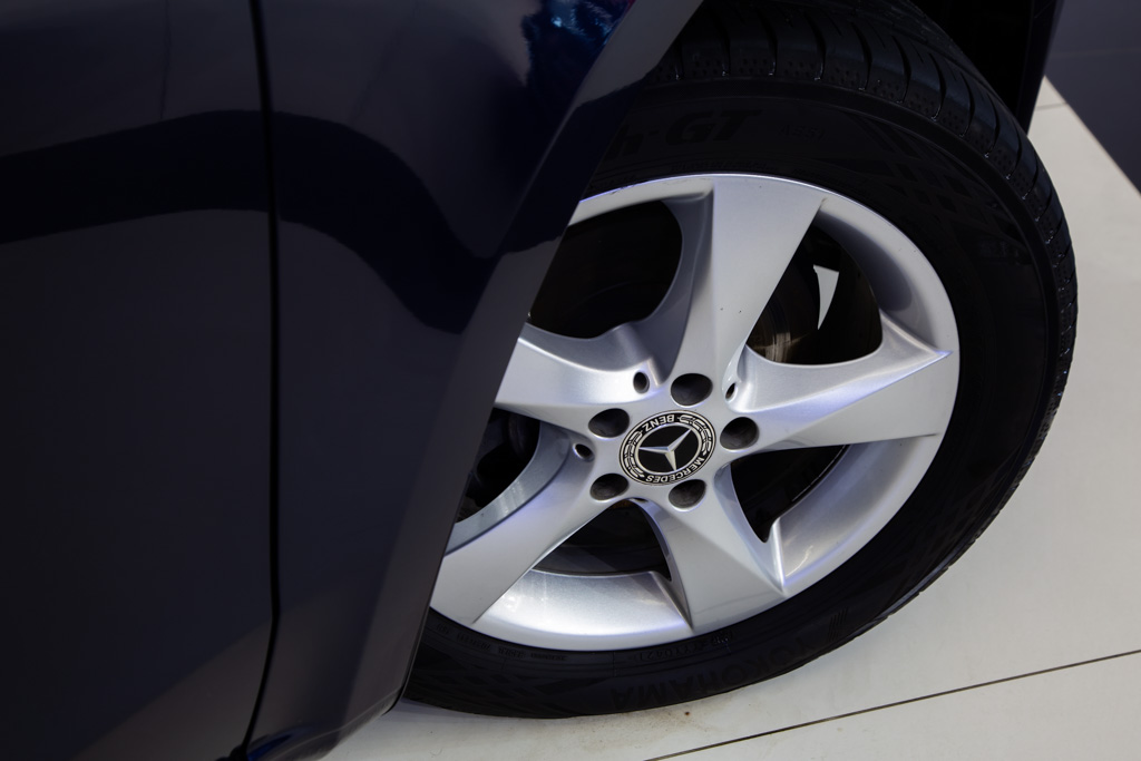 MERCEDES-BENZ V220D LWB EXCLUSIVE