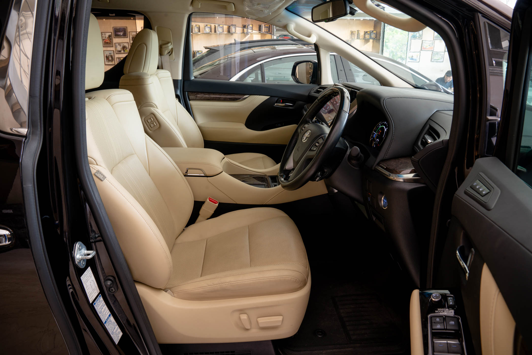 Toyota Vellfire Hybrid