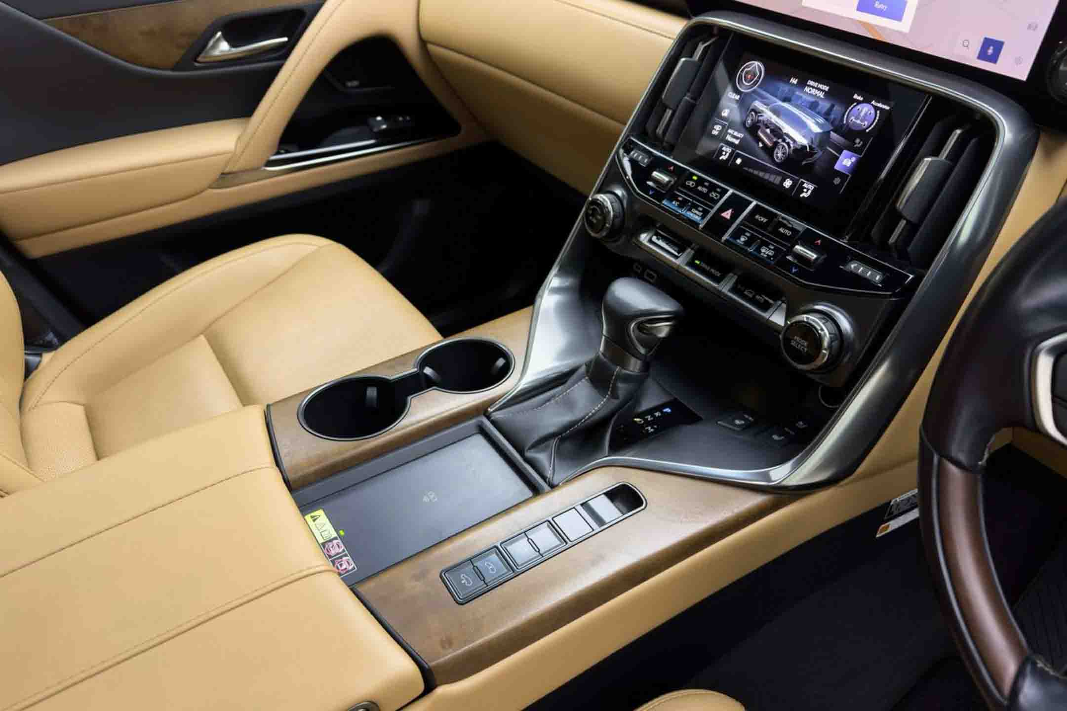 Lexus LX500d
