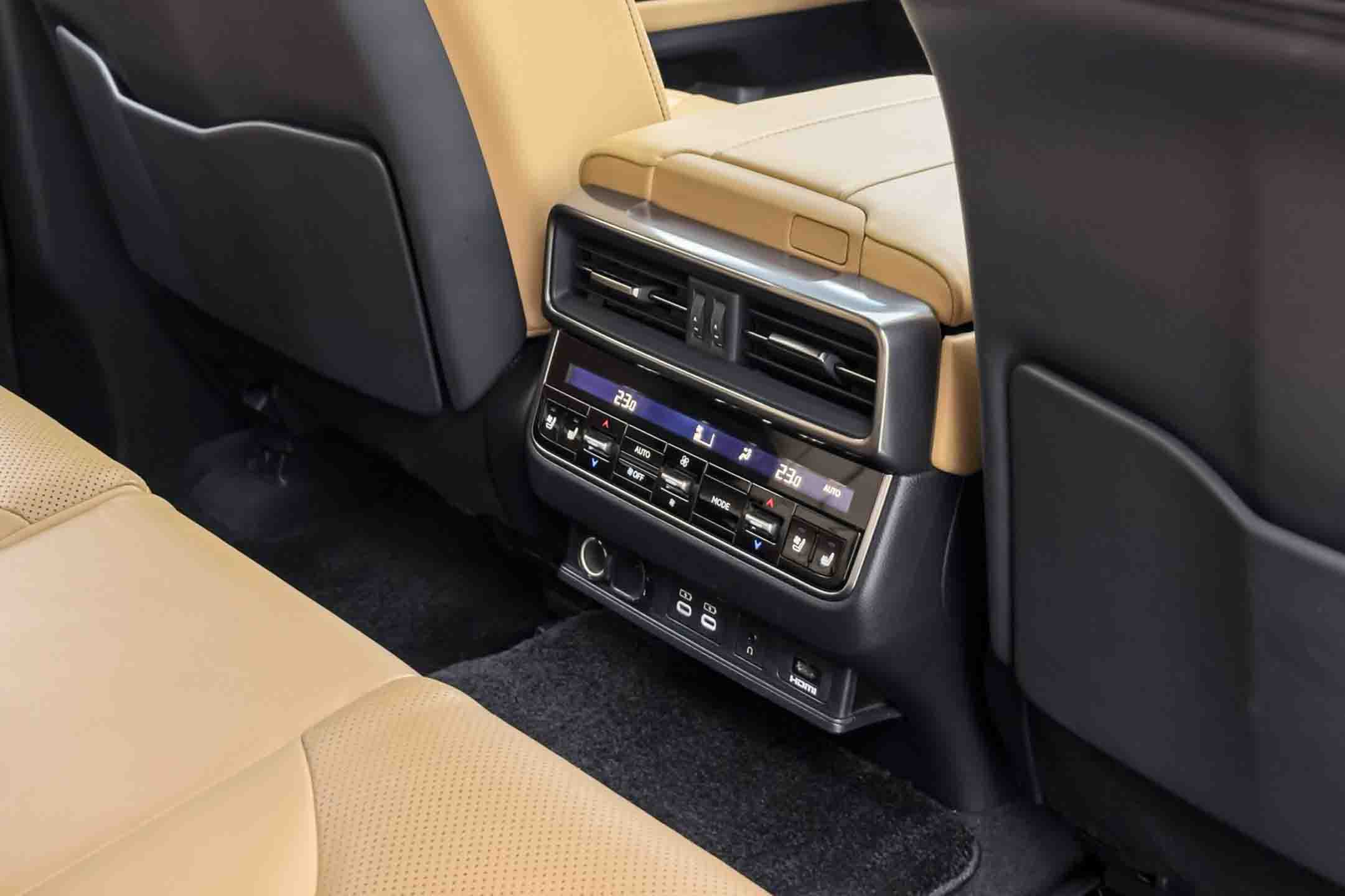 Lexus LX500d