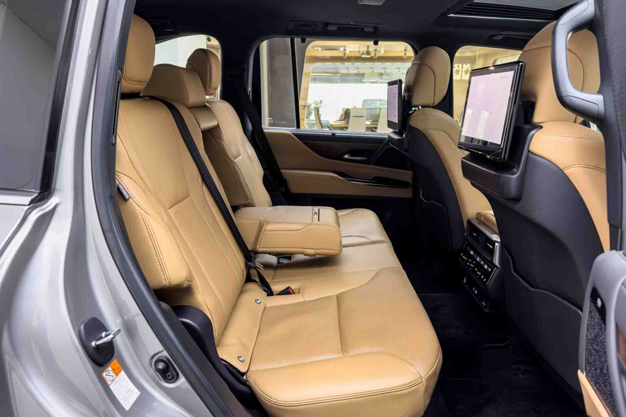 Lexus LX500d