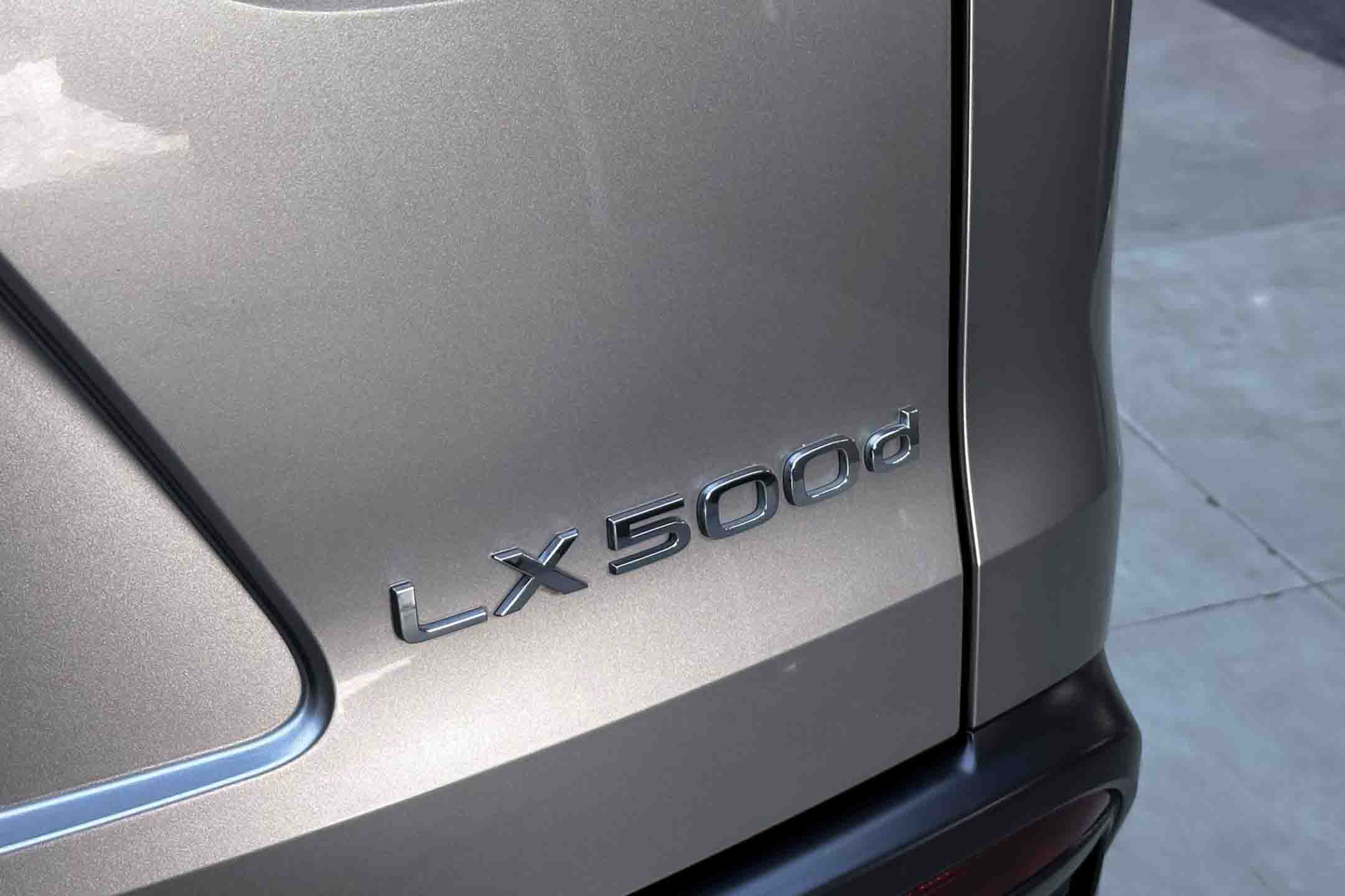 Lexus LX500d