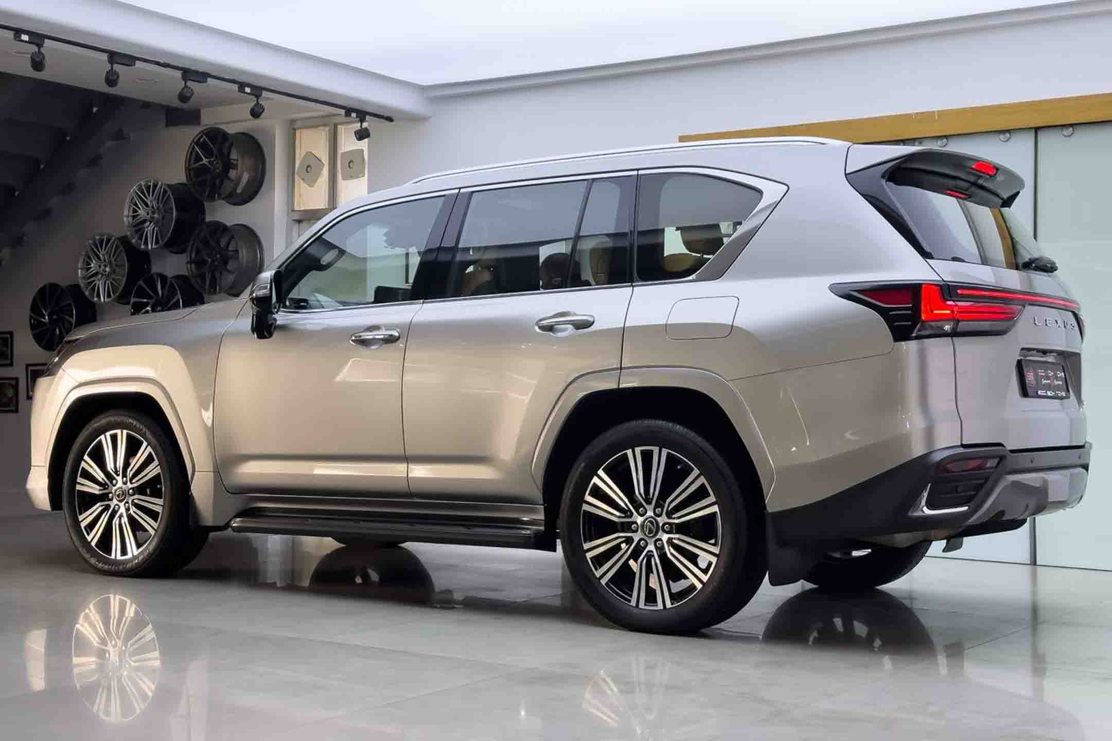 Lexus LX500d