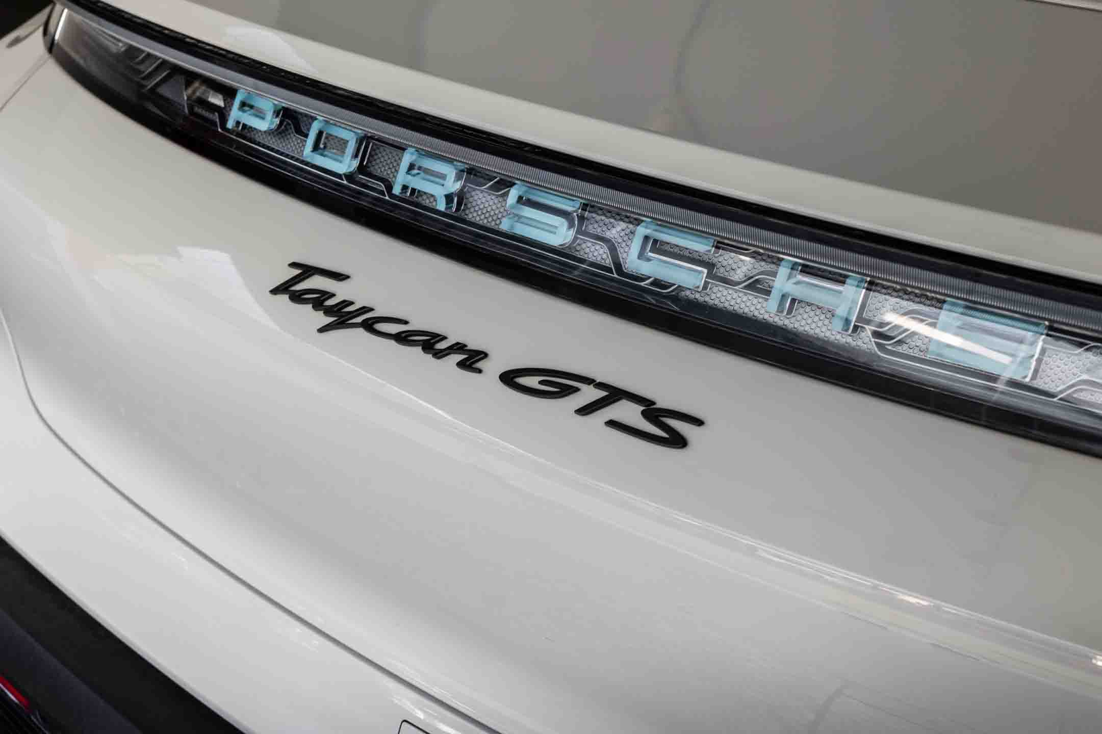 PORSCHE TAYCAN GTS