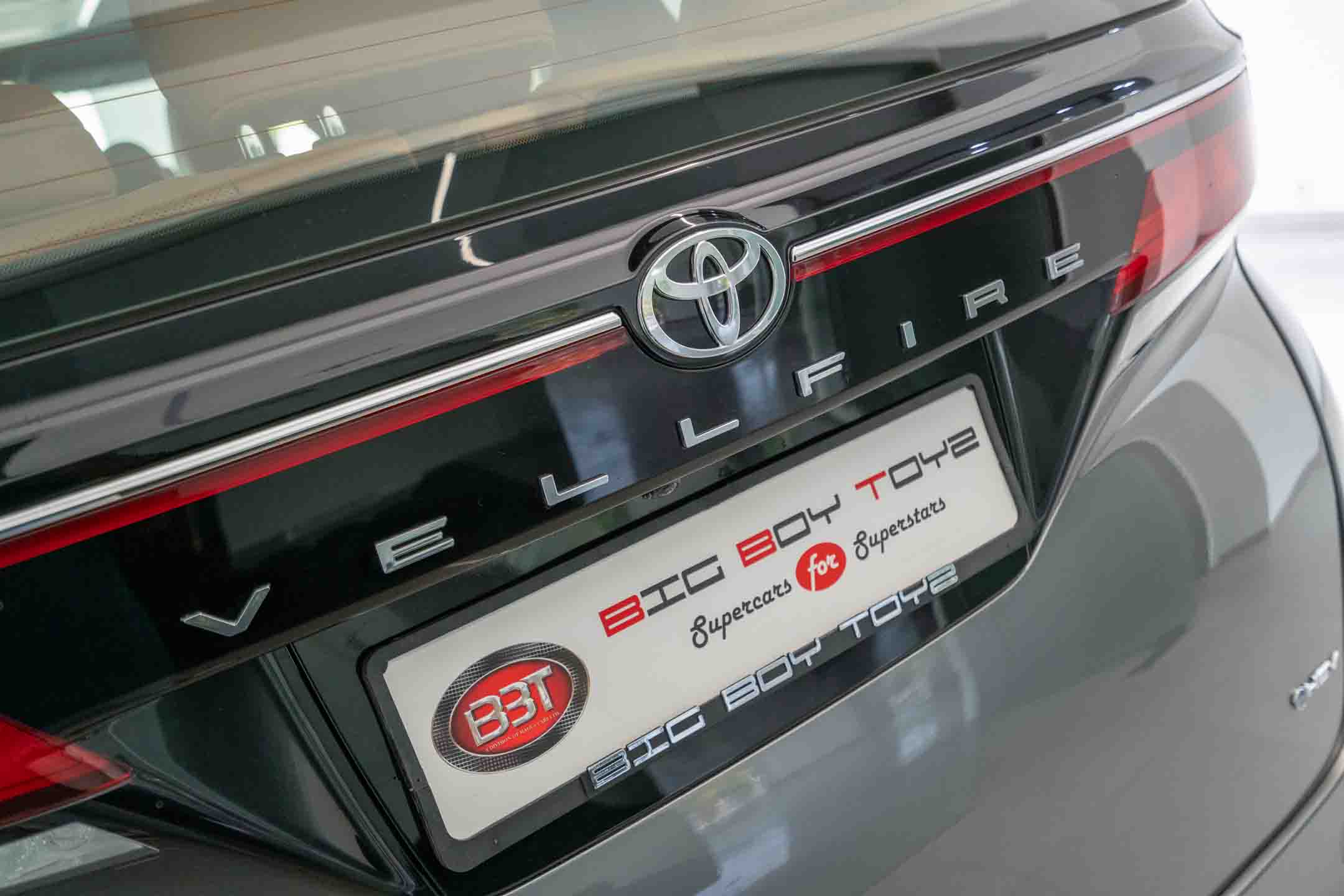 TOYOTA VELLFIRE VIP LOUNGE