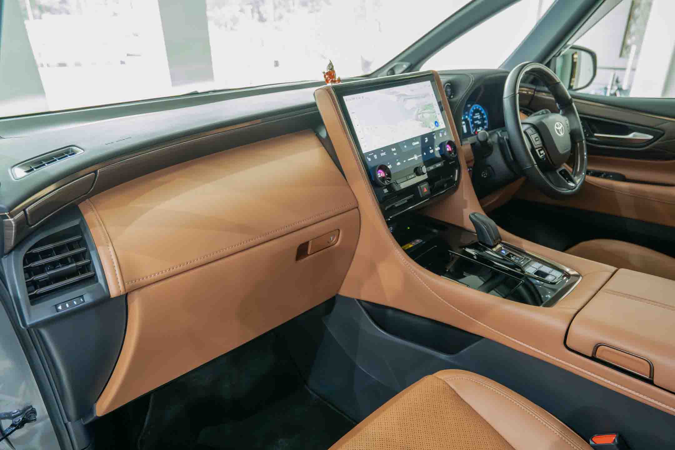 TOYOTA VELLFIRE VIP LOUNGE