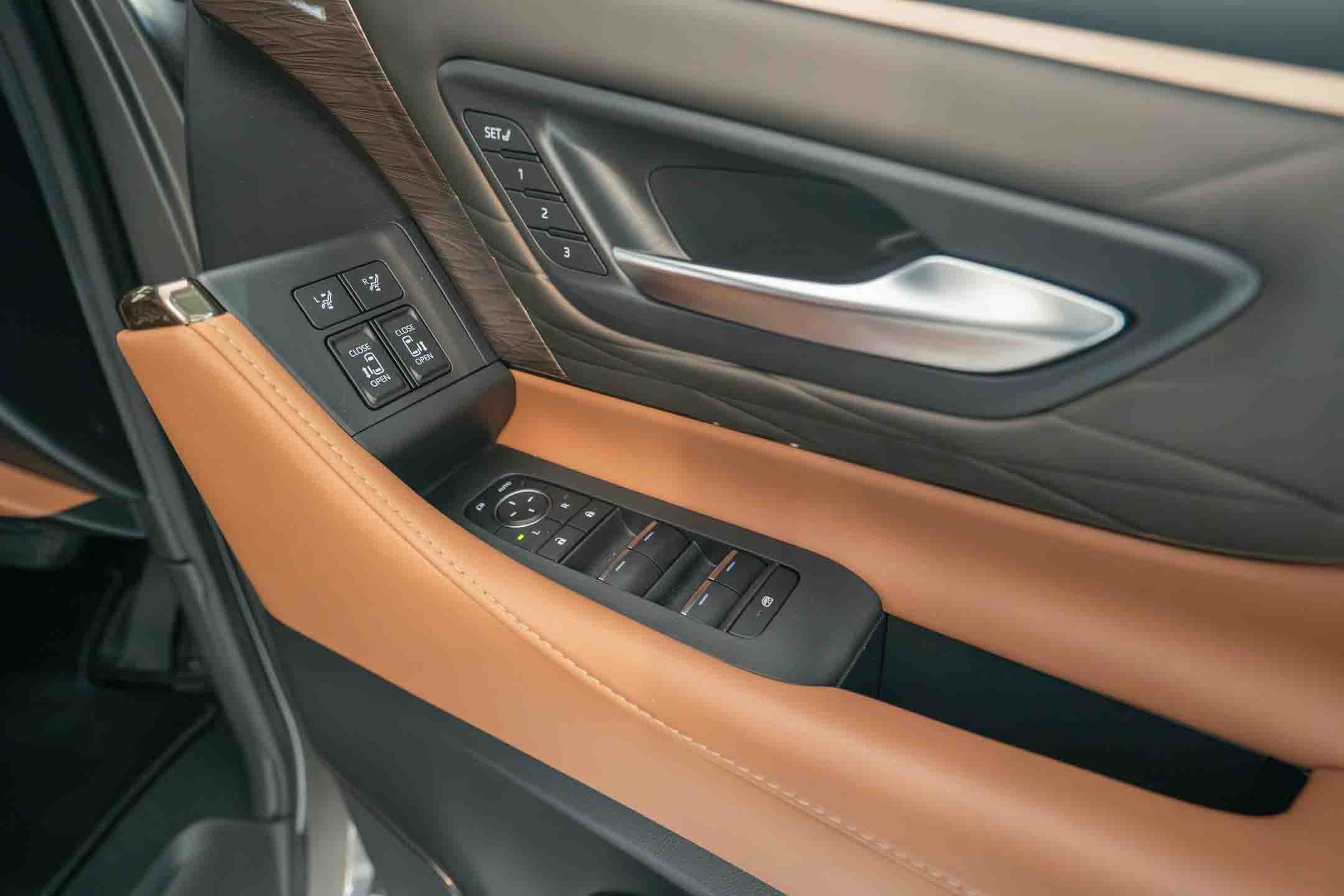 TOYOTA VELLFIRE VIP LOUNGE